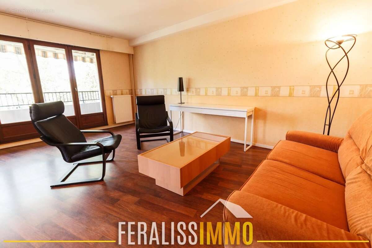Appartement F2/F3 avec balcon, parking et cave - Emplacemen - photo 3