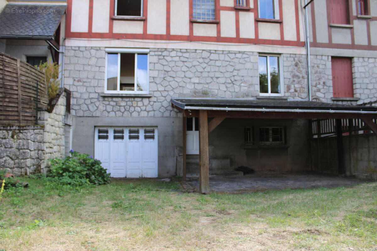 Maison à RIOM-ES-MONTAGNES