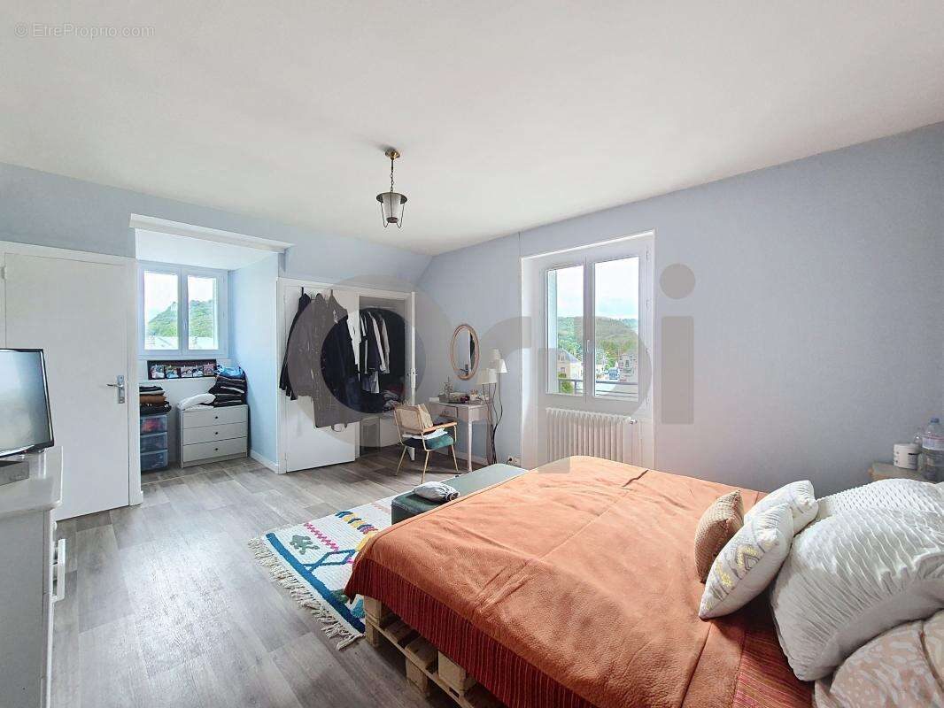 Appartement à LE LARDIN-SAINT-LAZARE