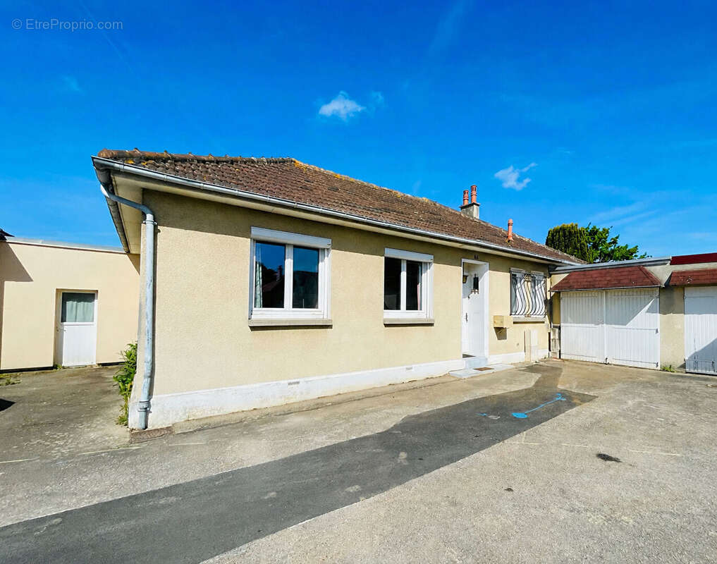 Maison à CORMELLES-LE-ROYAL