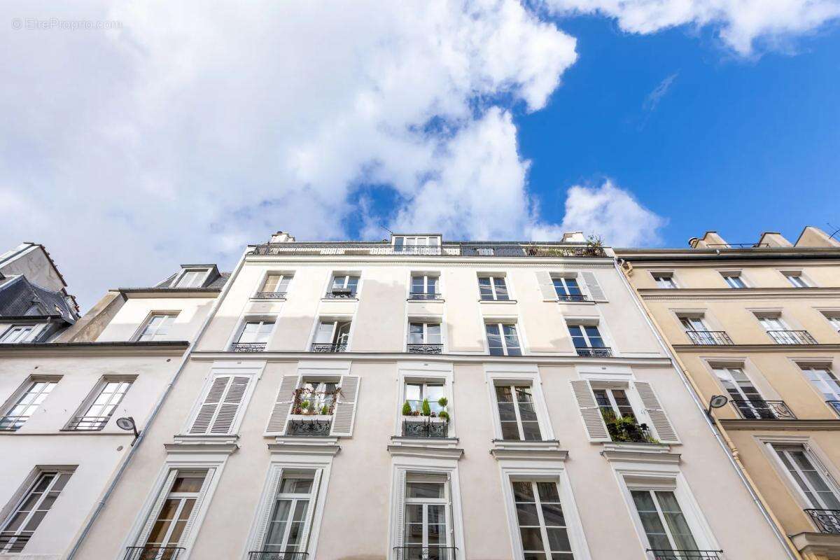 Appartement à PARIS-3E