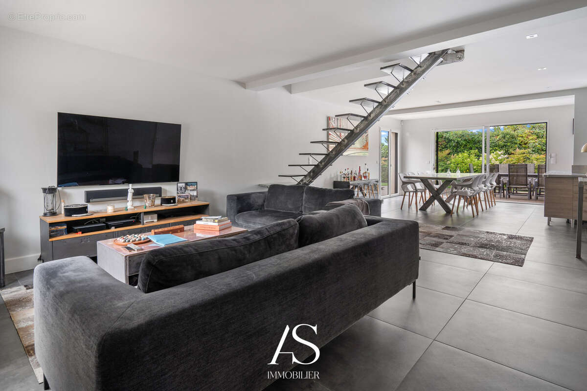 Maison à COLLONGES-AU-MONT-D&#039;OR