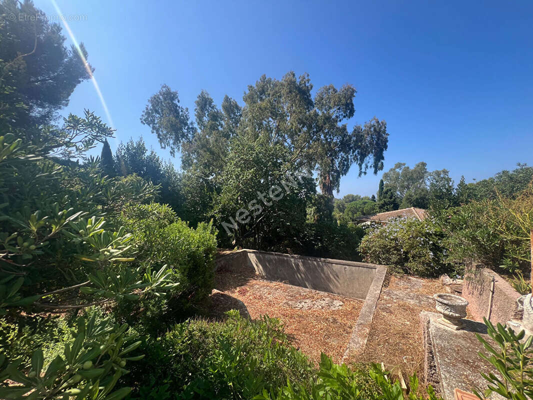 Le Pradet La Garonne -Terrain à bâtir de 712 m2 - photo 4
