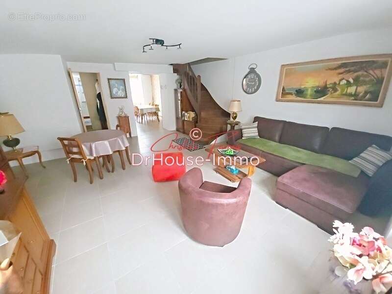 Maison à SAINT-GEORGES-DE-REINTEMBAULT