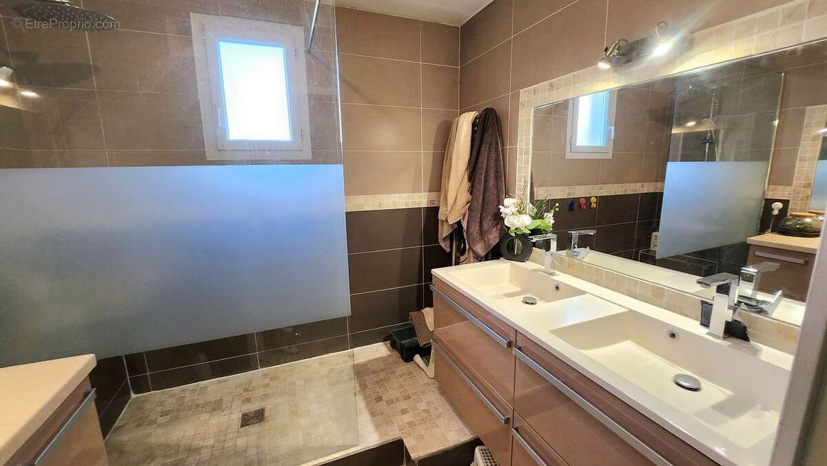 T4 / CHATEAU GOMBERT / TERRASSE / GARAGE / PARKING - Appartement à MARSEILLE-13E