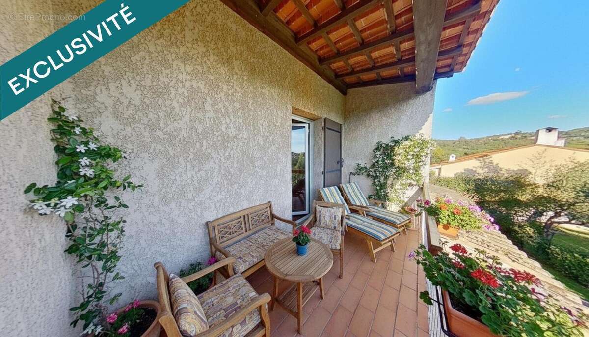 Photo 3 - Appartement à ROQUEBRUNE-SUR-ARGENS