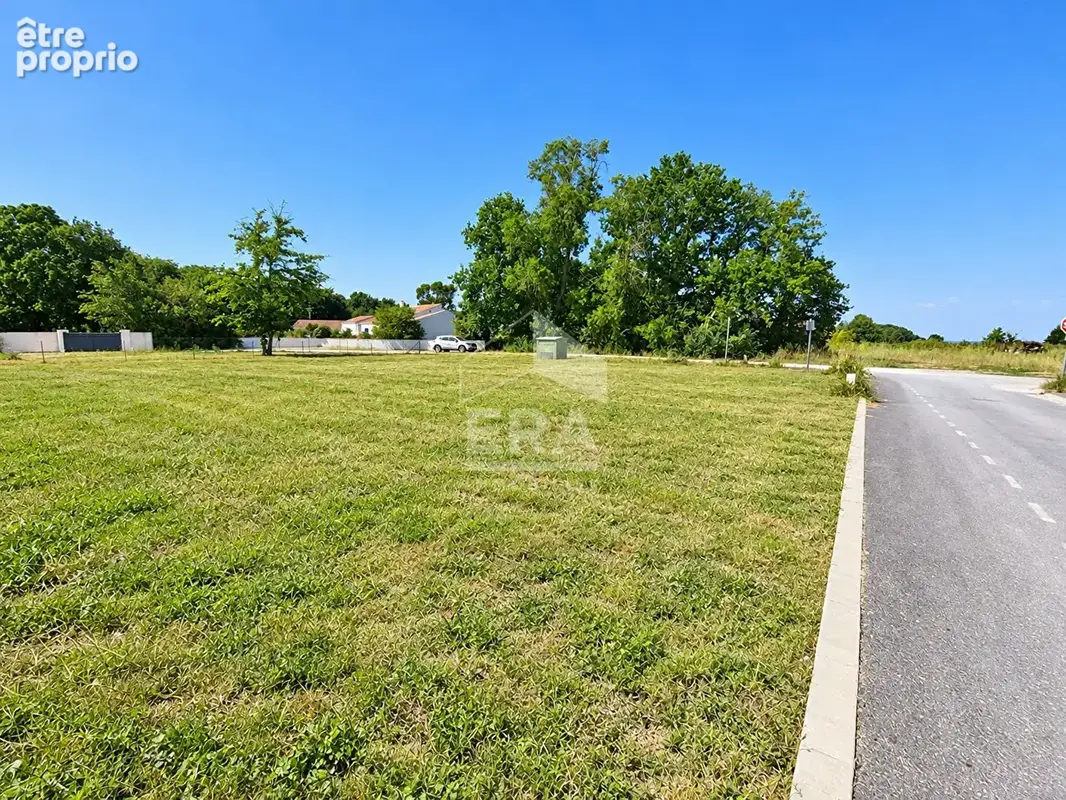 Photo Terrain à Breuillet au prix de 119 000€