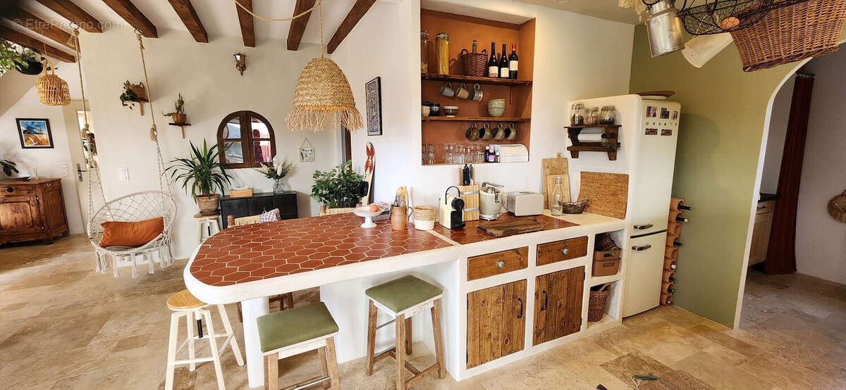 Maison à MONTOULIERS