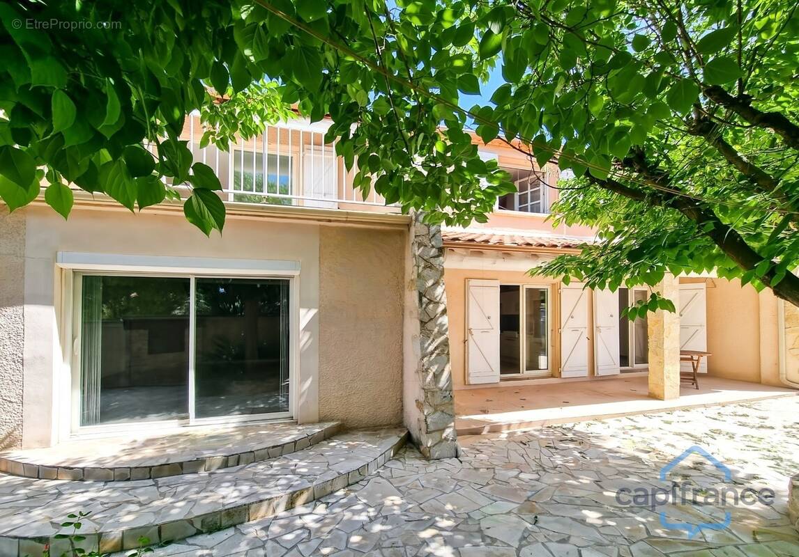 Maison à RESTINCLIERES
