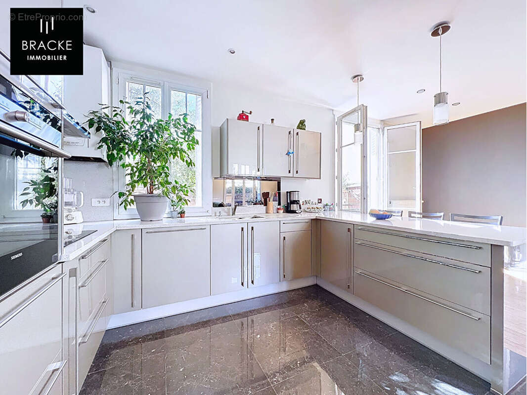 Appartement à COURBEVOIE