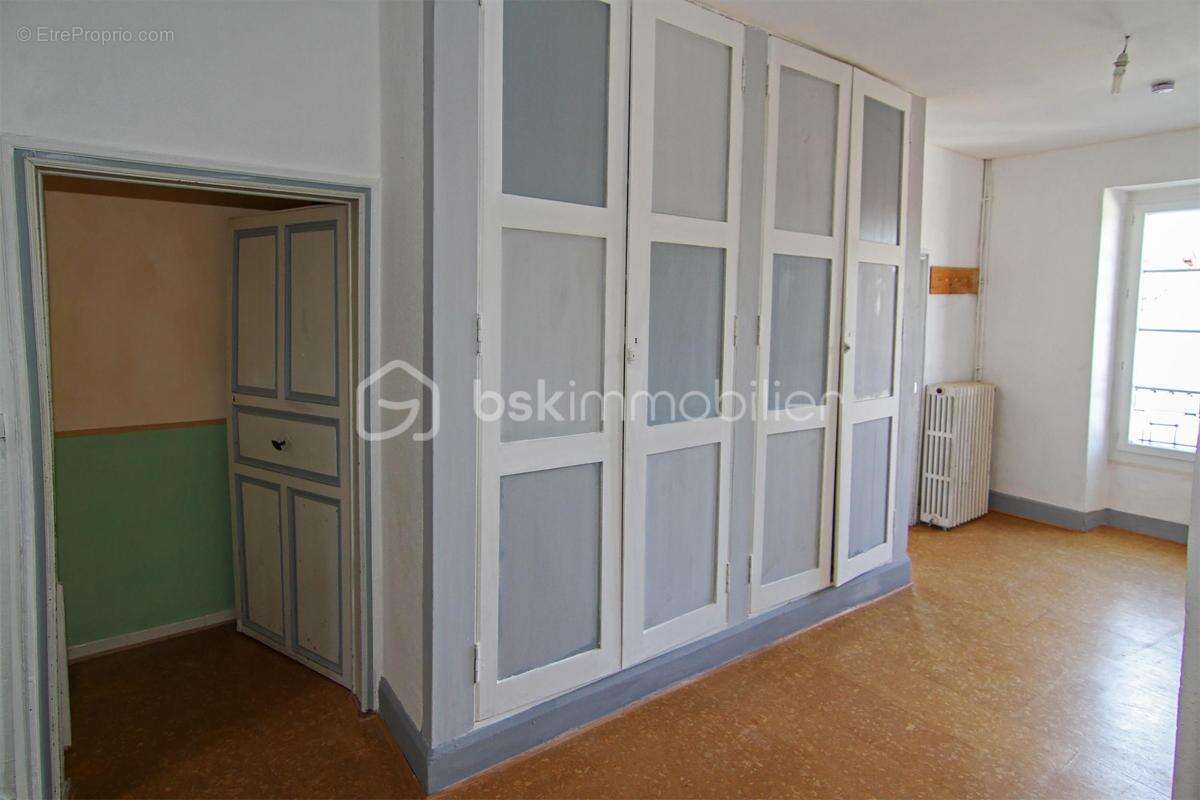 Au cœur de Saint-Clar, un immeuble aux volumes généreux et au fort potentiel - photo 5