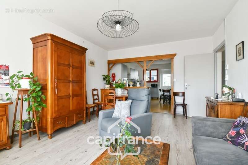 Maison à vendre de plain pied 5 pièces SAINT JEAN D'ANGELY (17) sur une parcelle de 1012m² - photo 5