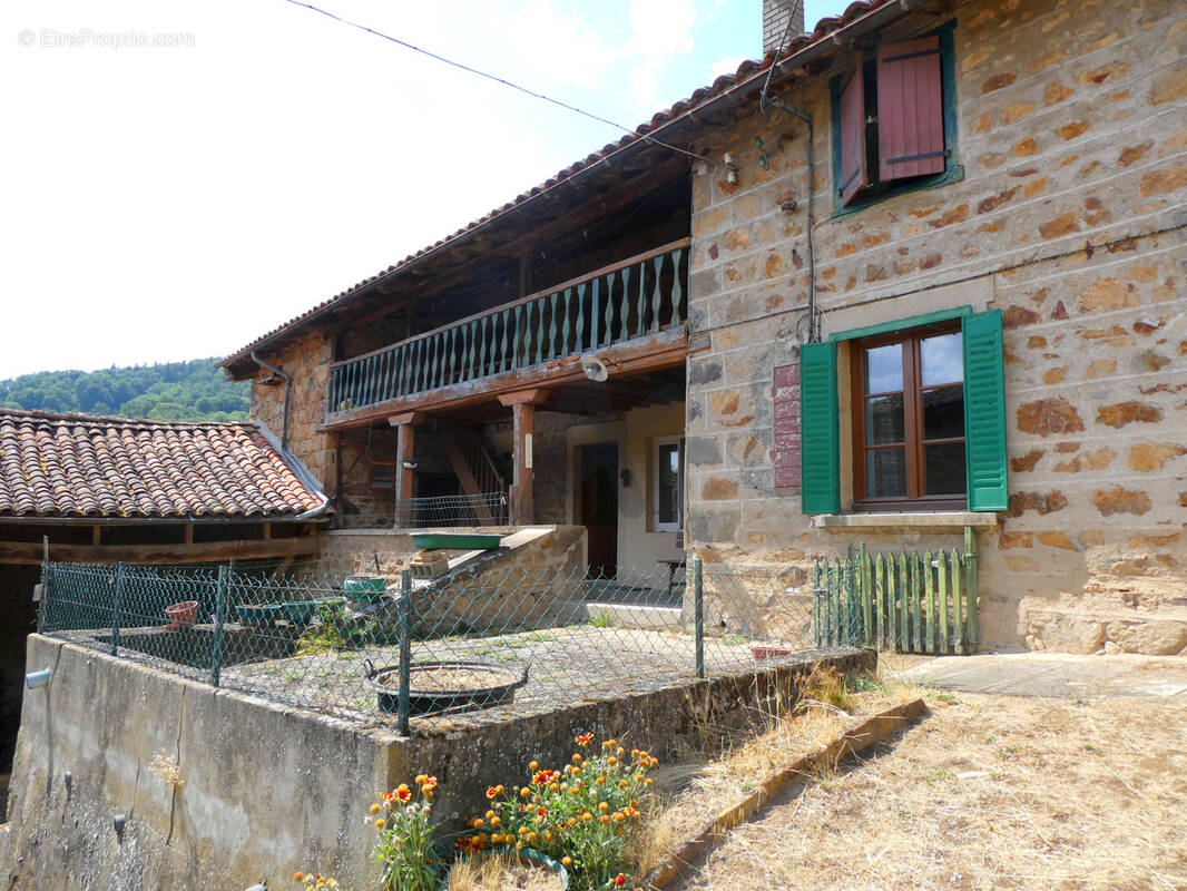 Maison à MONTROTTIER