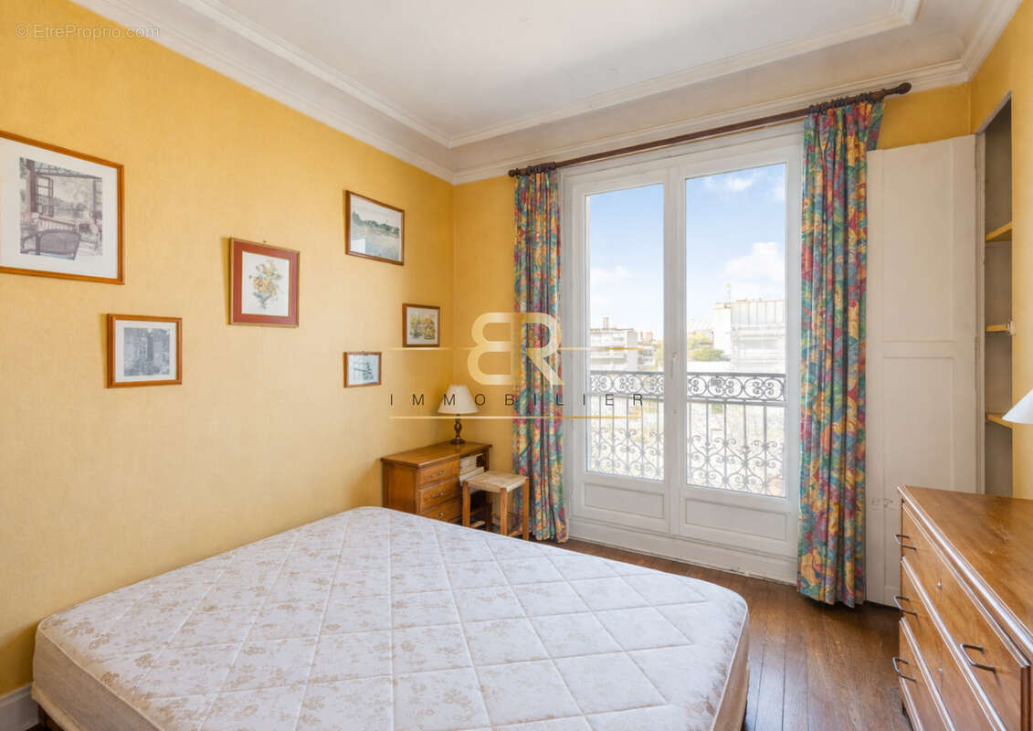 Appartement à PARIS-14E