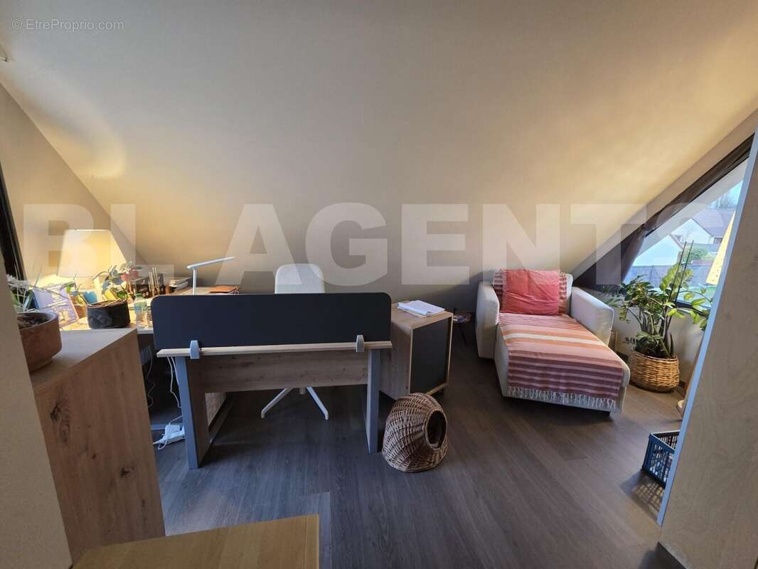 20251107_170202 - Maison à CHANGE