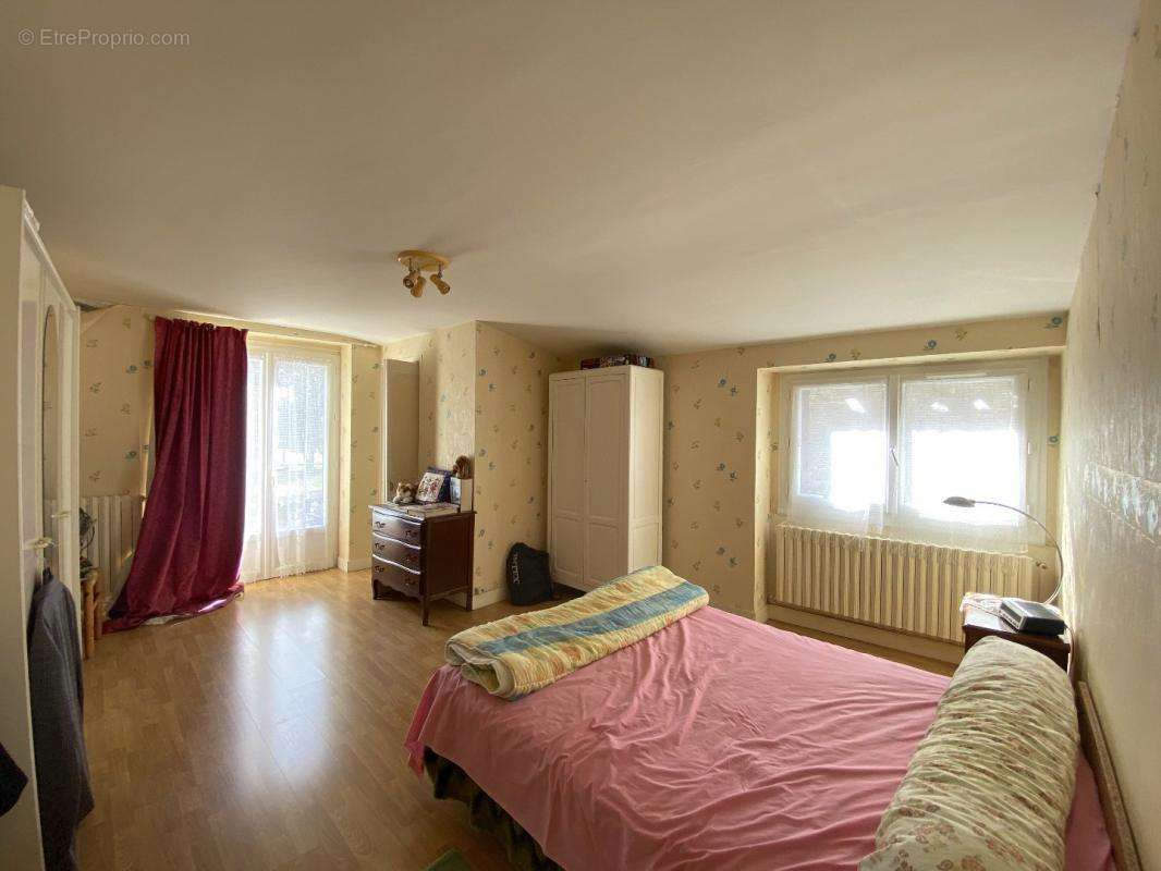 Maison à VILLEBOIS-LAVALETTE