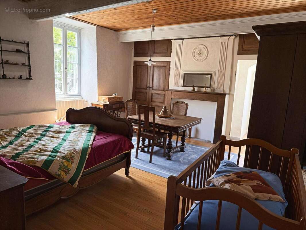   - Maison à JAUJAC