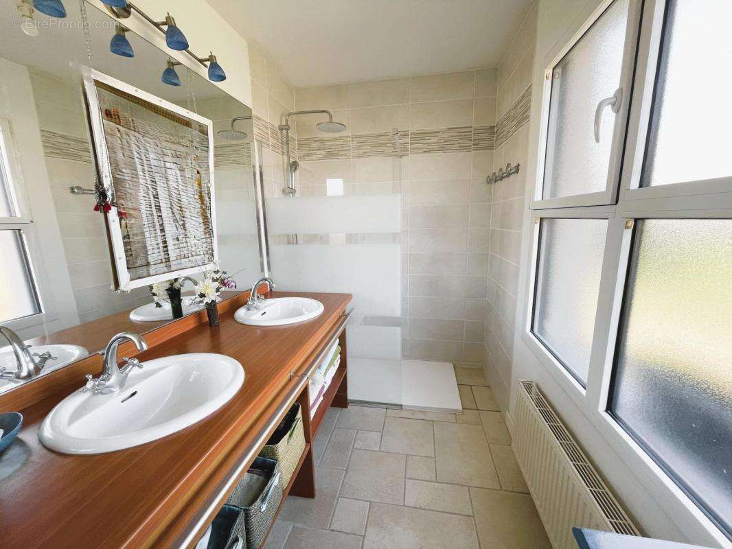 Maison avec piscine 8 pièces 146 m² La Séguinière - photo 10