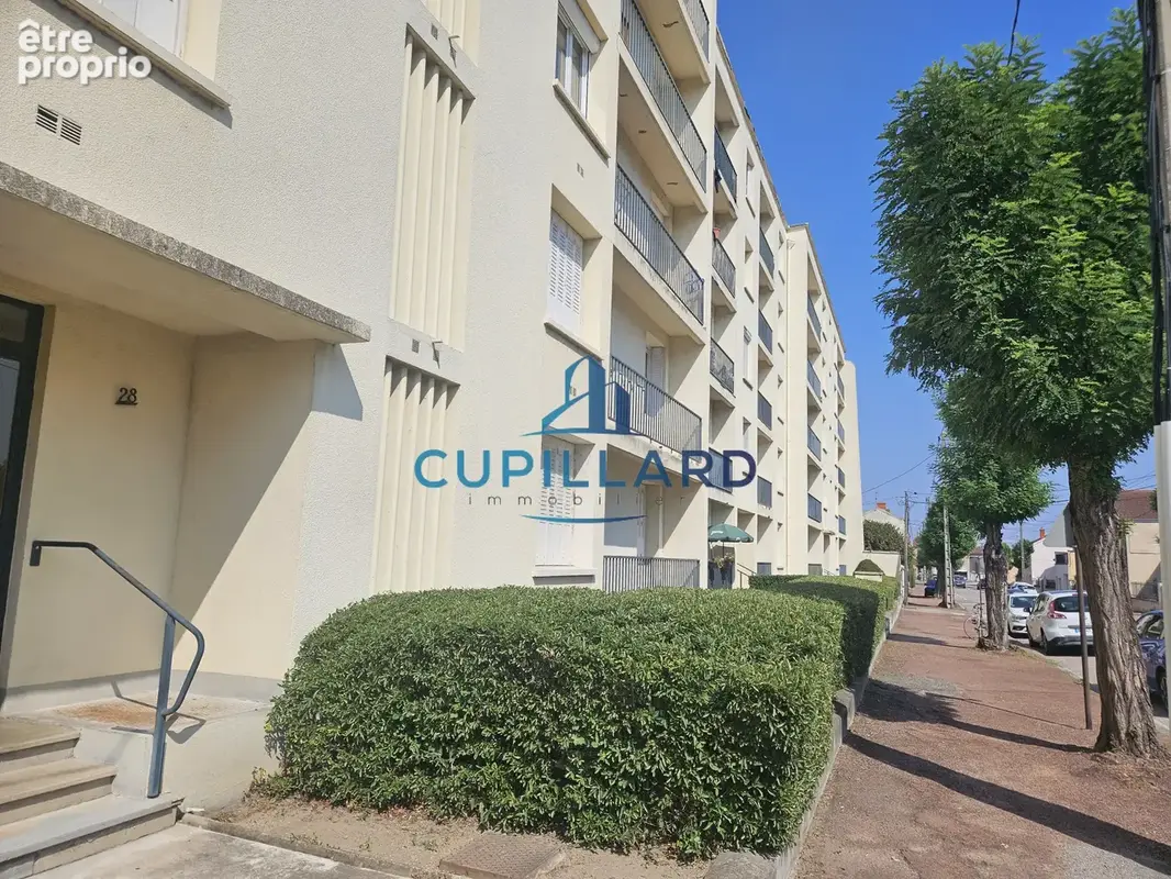 Appartement T4 avec balcon - cave et garage - Vue dégagée - photo 3