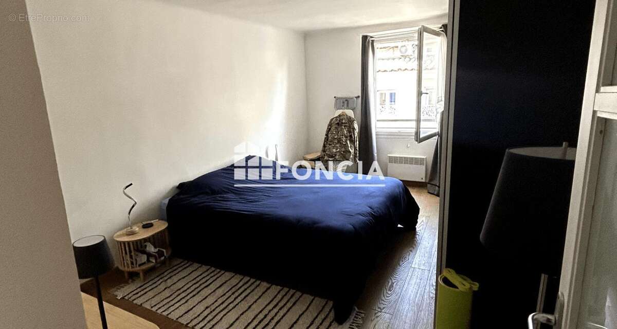Appartement à MARSEILLE-1E