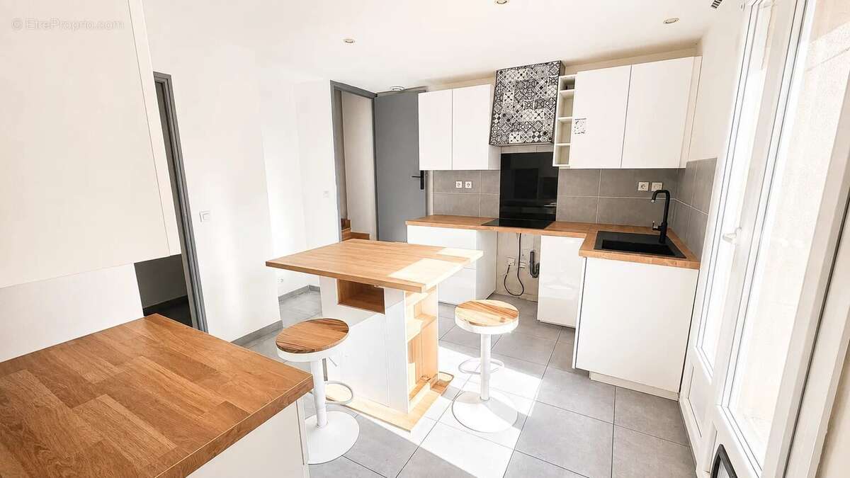 Maison à LA FARE-LES-OLIVIERS