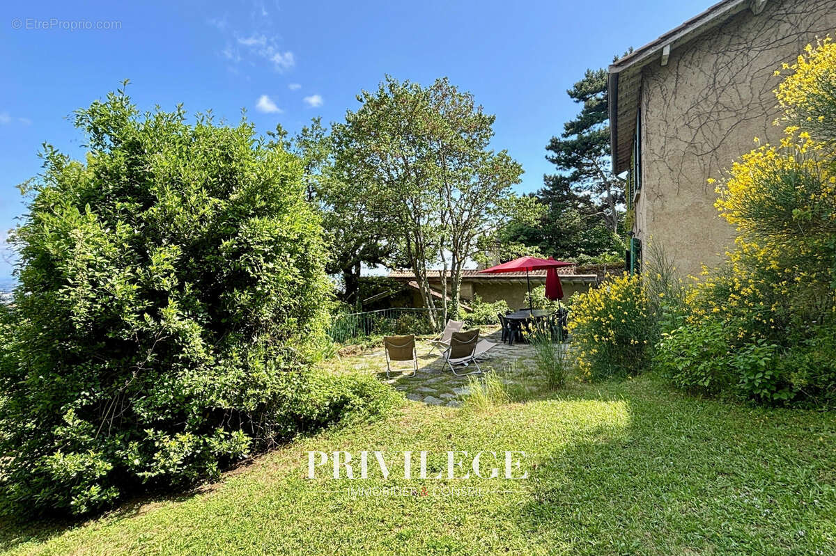 Maison à SAINT-CYR-AU-MONT-D'OR