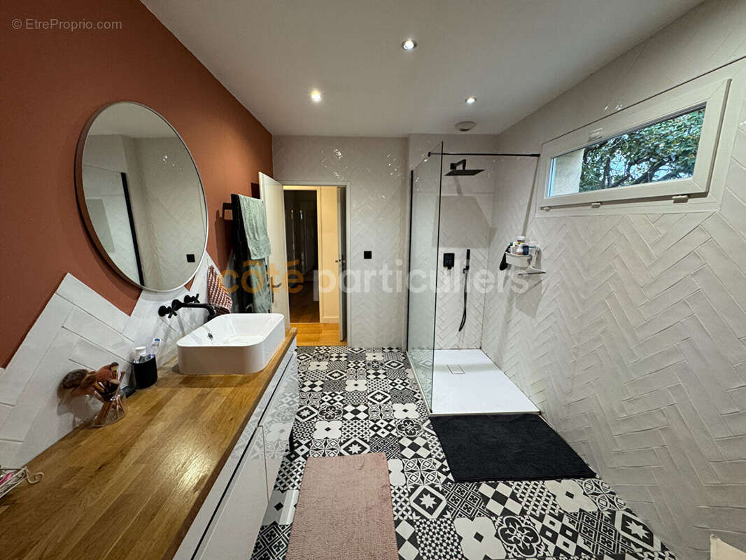 Maison à SAINT-SEBASTIEN-DE-MORSENT