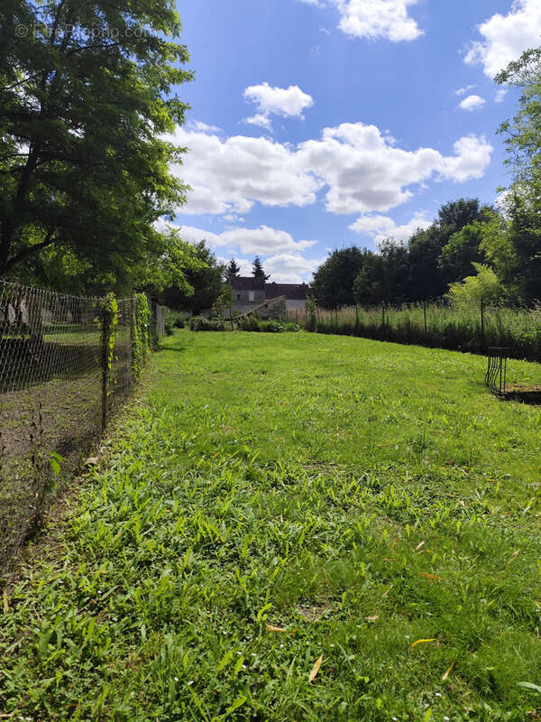 Terrain à VAYRES-SUR-ESSONNE
