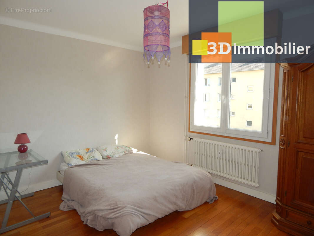 CHAMBRE 13.70 M² - Appartement à LONS-LE-SAUNIER
