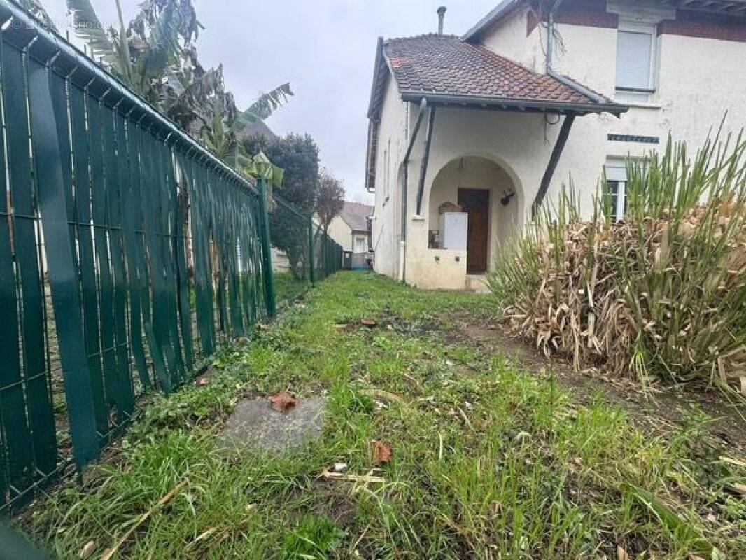 Maison à VILLENEUVE-SAINT-GERMAIN