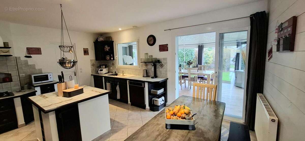 Maison à SAINT-DENIS-LES-BOURG