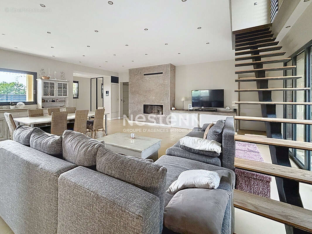 EXCLUSIVITE !! Maison à vendre à La Motte d'Aigues - 6 pièces, piscine, sous sol. - photo 4