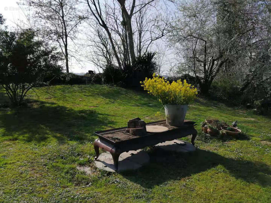 Appartement à PRIGNAC-ET-MARCAMPS