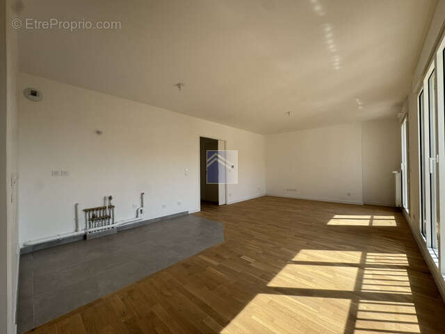 Courbevoie - 4 pièces 84m2 - terrasse 44m2 - Box et cave ! - photo 2