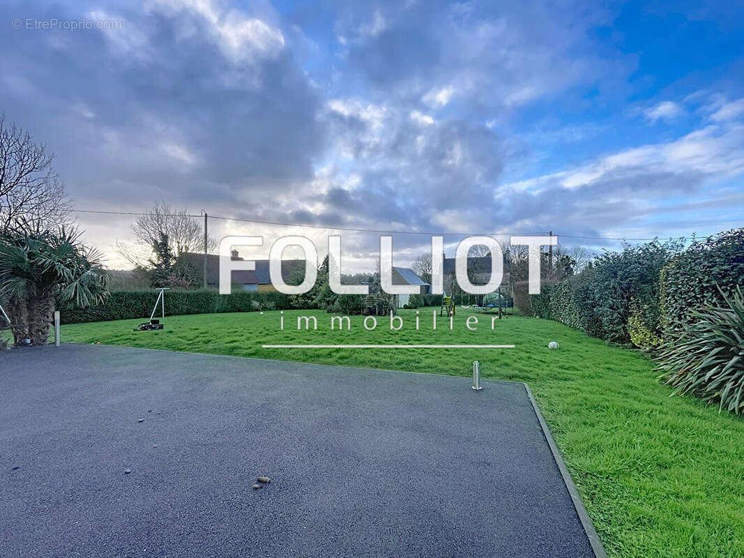 Maison à CERISY-LA-SALLE