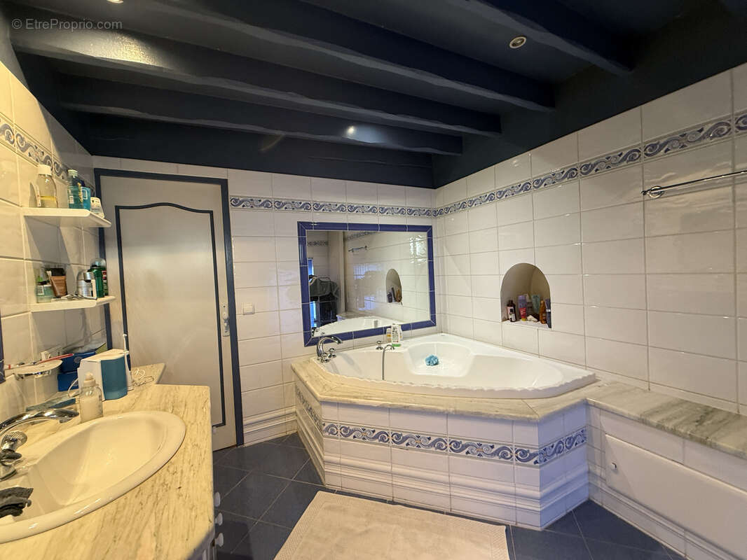 Maison à VERT-SAINT-DENIS