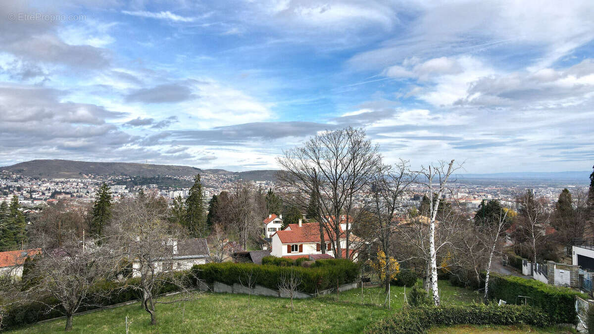 Terrain à CHAMALIERES