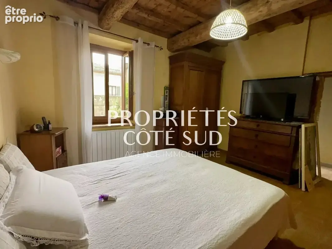 Saint-Geniès-de-Comolas   Maison de village de 125 m2 avec quatre chambres, jardin et garage - photo 5