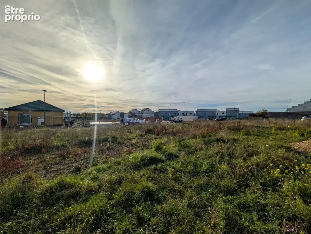 Photo Terrain à Pont-Sainte-Marie au prix de 67 000€