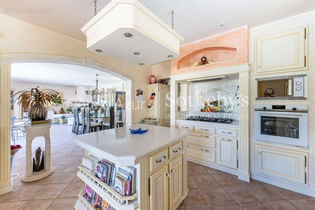 Villa avec piscine et vue panoramique à vendre à Cabris, proche Grasse et Cannes - photo 16