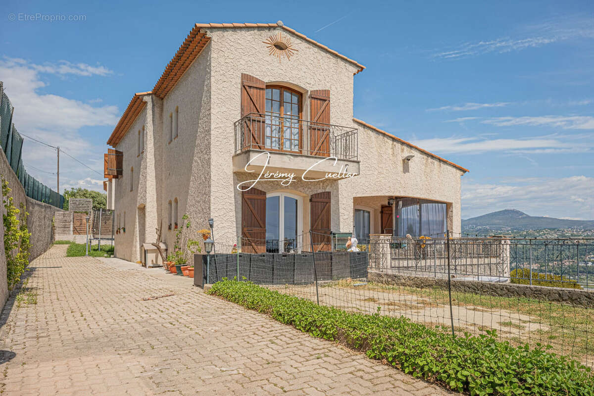 Appartement à SAINT-LAURENT-DU-VAR