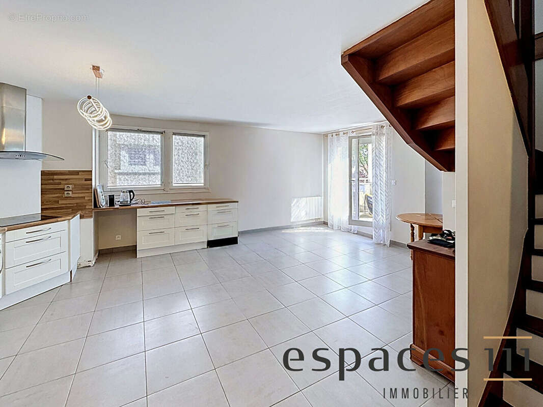 Appartement à MONTIGNY-LE-BRETONNEUX