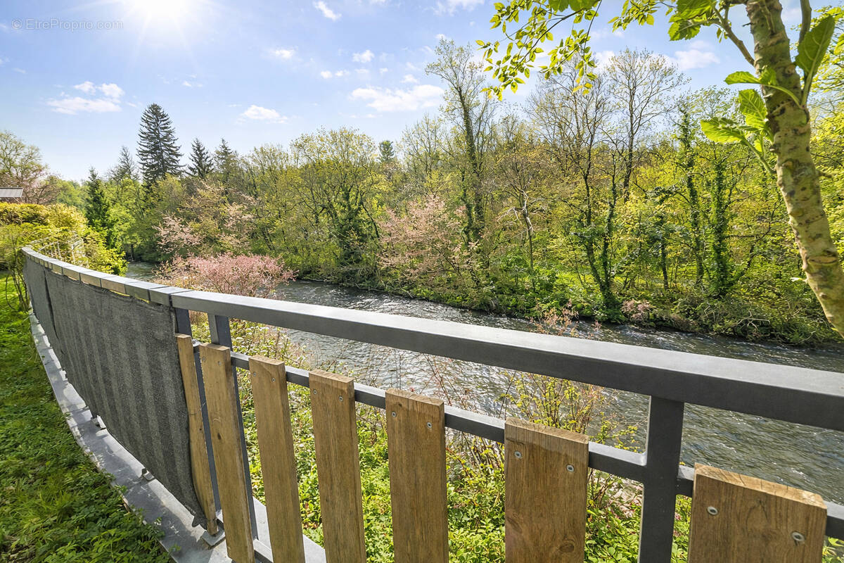 Appartement à BONNE