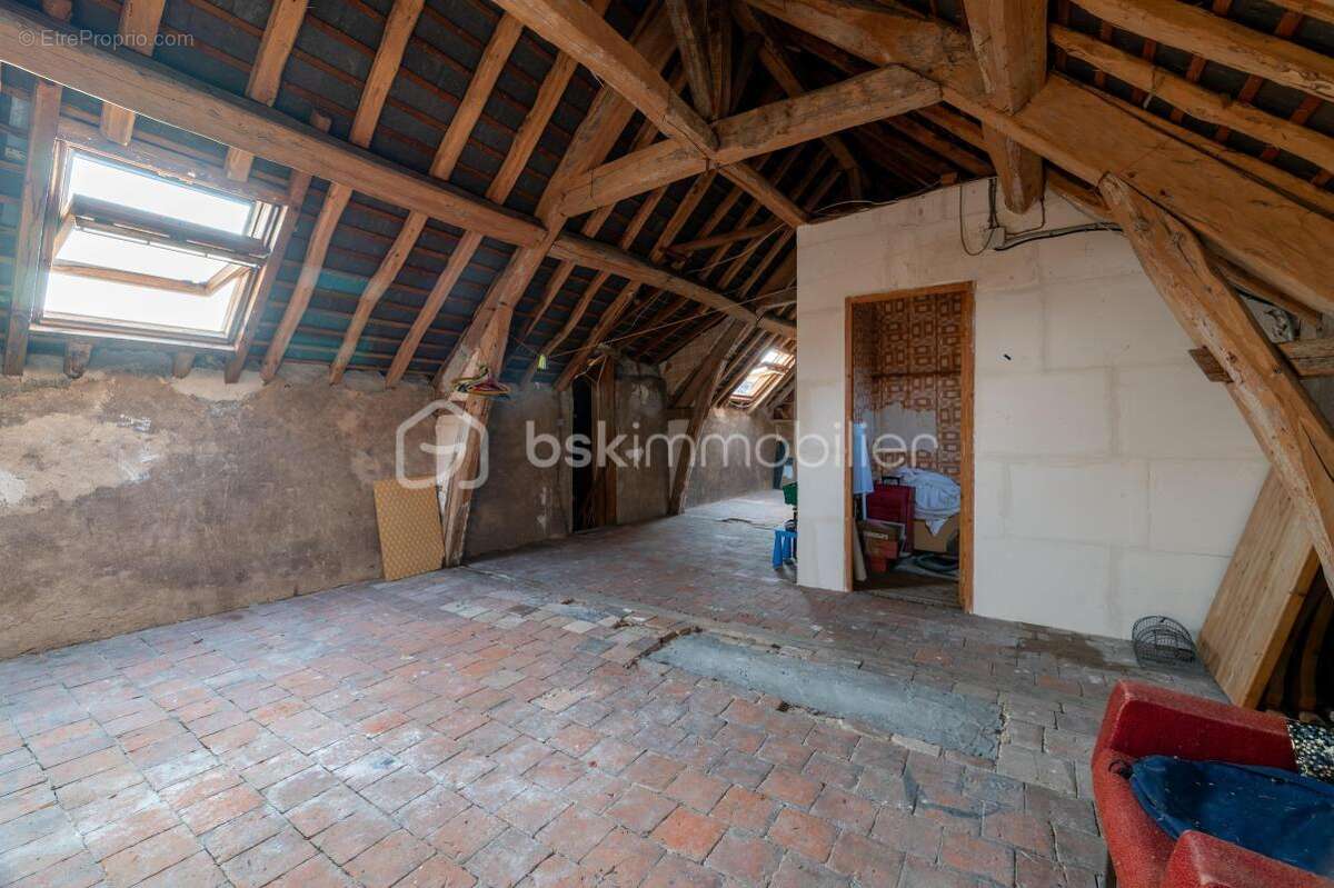 Maison de caractère – 121 m² – 3 chambres – cour intérieure – grenier aménageable – Buzançais - photo 16