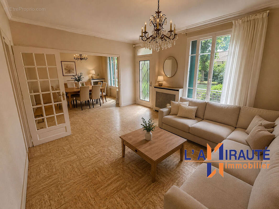 Maisons-Laffitte Maison de charme (4 pièces) à fort potentiel de 105m² - photo 4