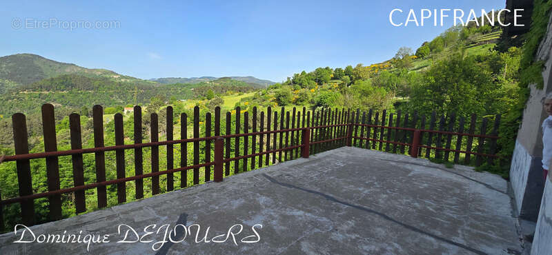 Maison à SAINT-SAUVEUR-DE-MONTAGUT