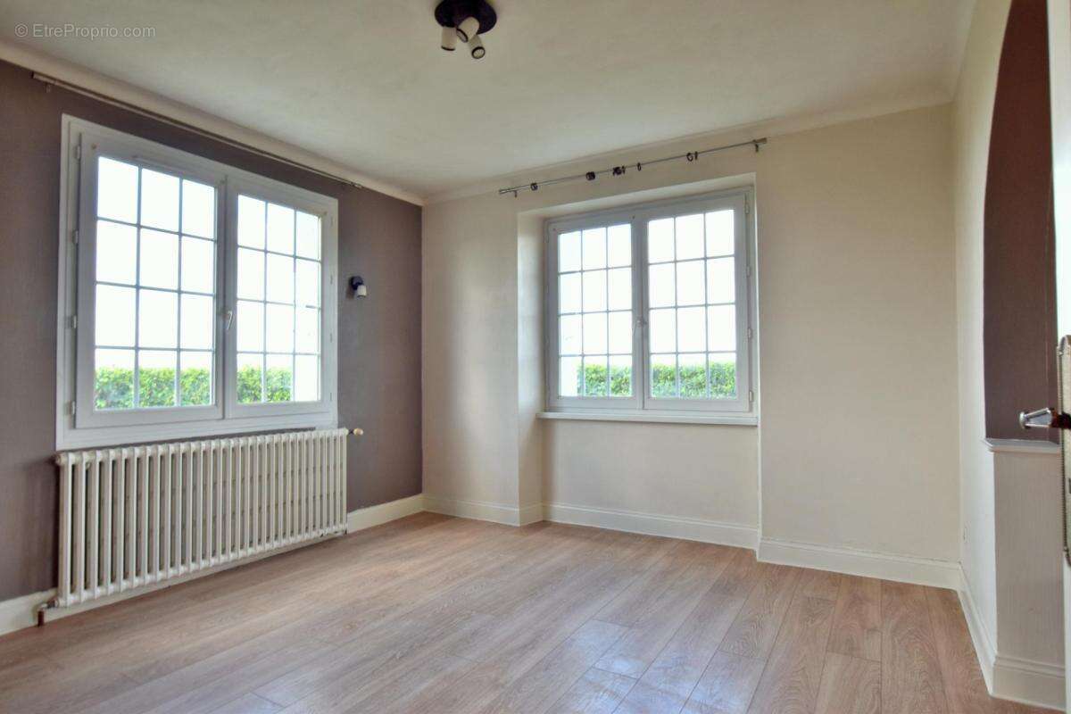 Maison à PLONEVEZ-PORZAY