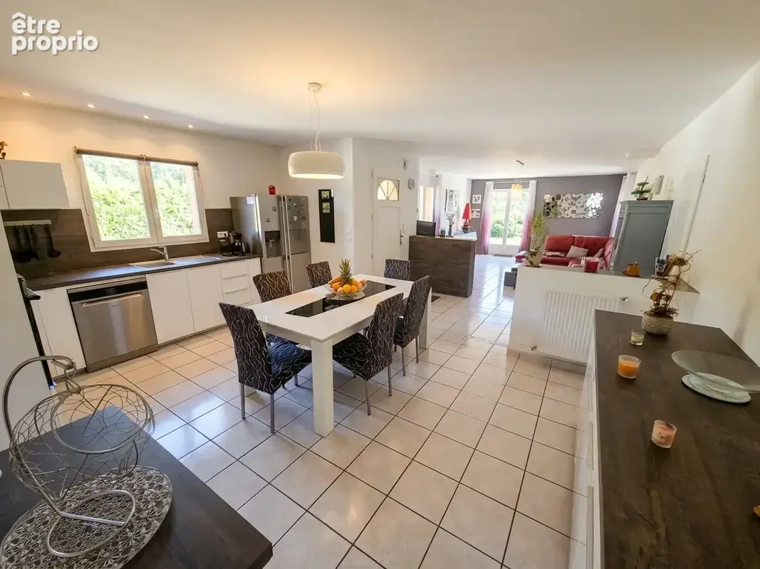 Maison T5 de 130m2 de plain pied avec piscine  à Castelginest sur un terrain de 540m2 - photo 2