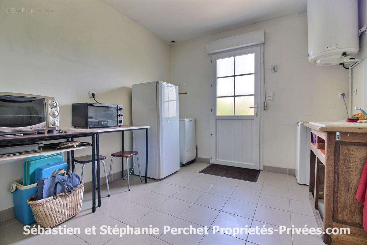 Maison de plain-pied 2006 - 3 chambres - grenier aménageable- Terrain clos et arboré de 1013 m2 - Garage 32 m² - photo 5