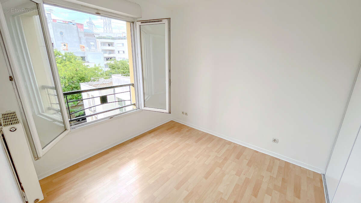 Appartement à VILLENEUVE-LA-GARENNE